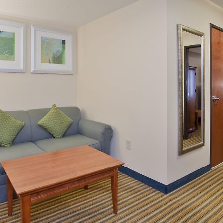 Holiday Inn Express Hotel & Suites Fredericksburg By Ihg Dış mekan fotoğraf