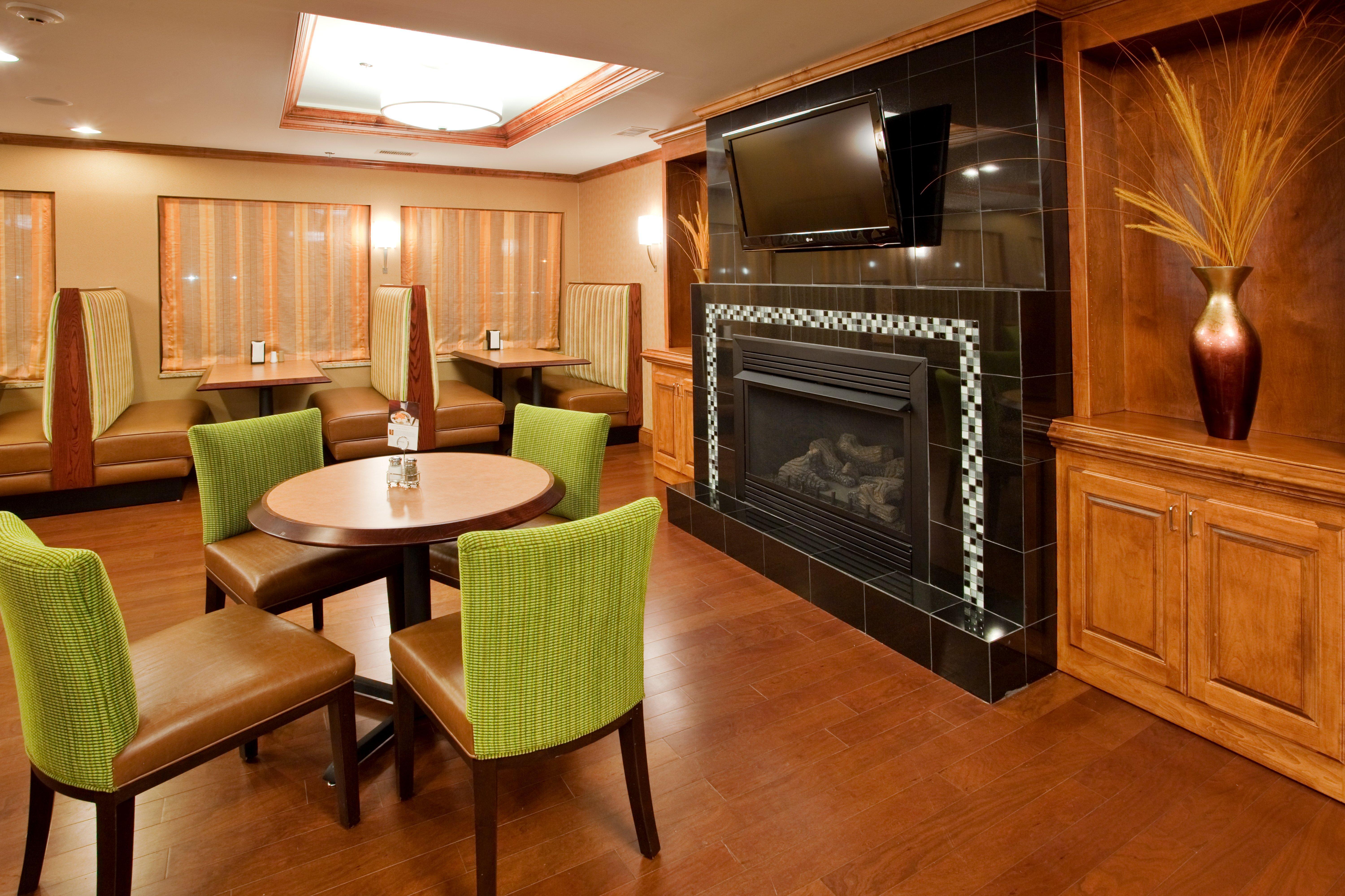 Holiday Inn Express Hotel & Suites Fredericksburg By Ihg Dış mekan fotoğraf