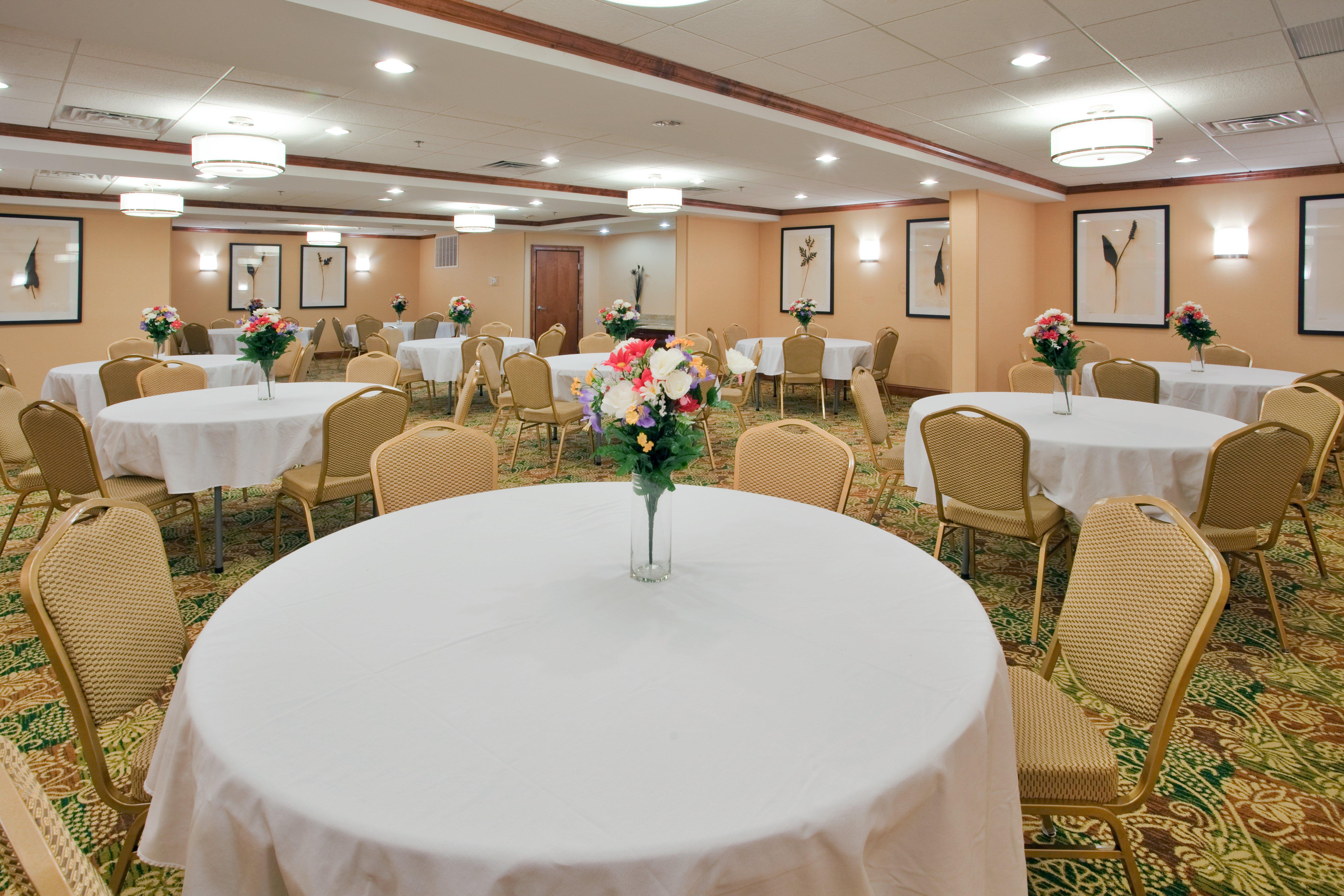 Holiday Inn Express Hotel & Suites Fredericksburg By Ihg Dış mekan fotoğraf