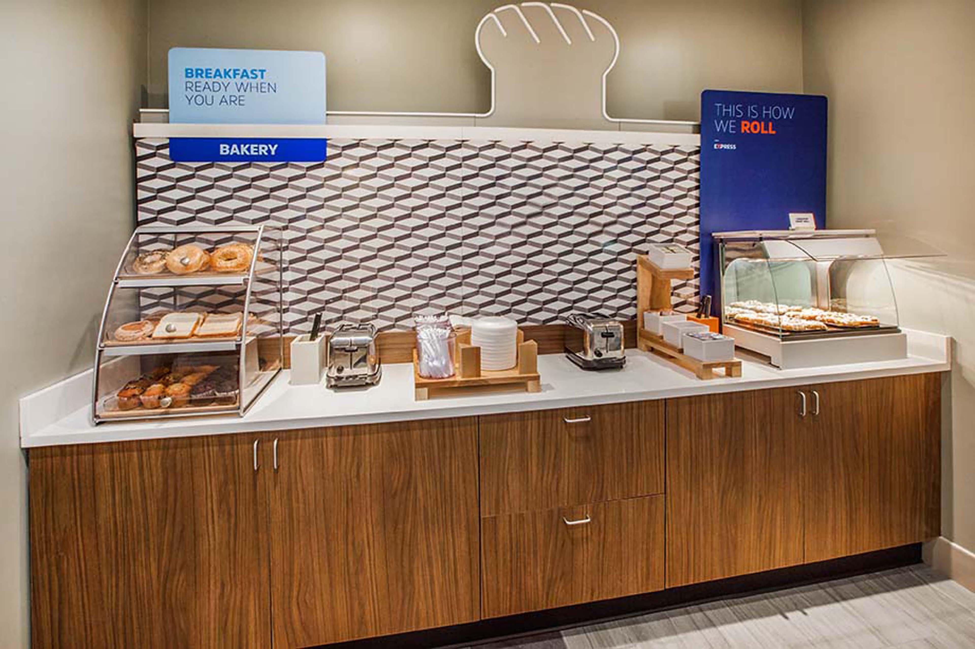 Holiday Inn Express Hotel & Suites Fredericksburg By Ihg Dış mekan fotoğraf