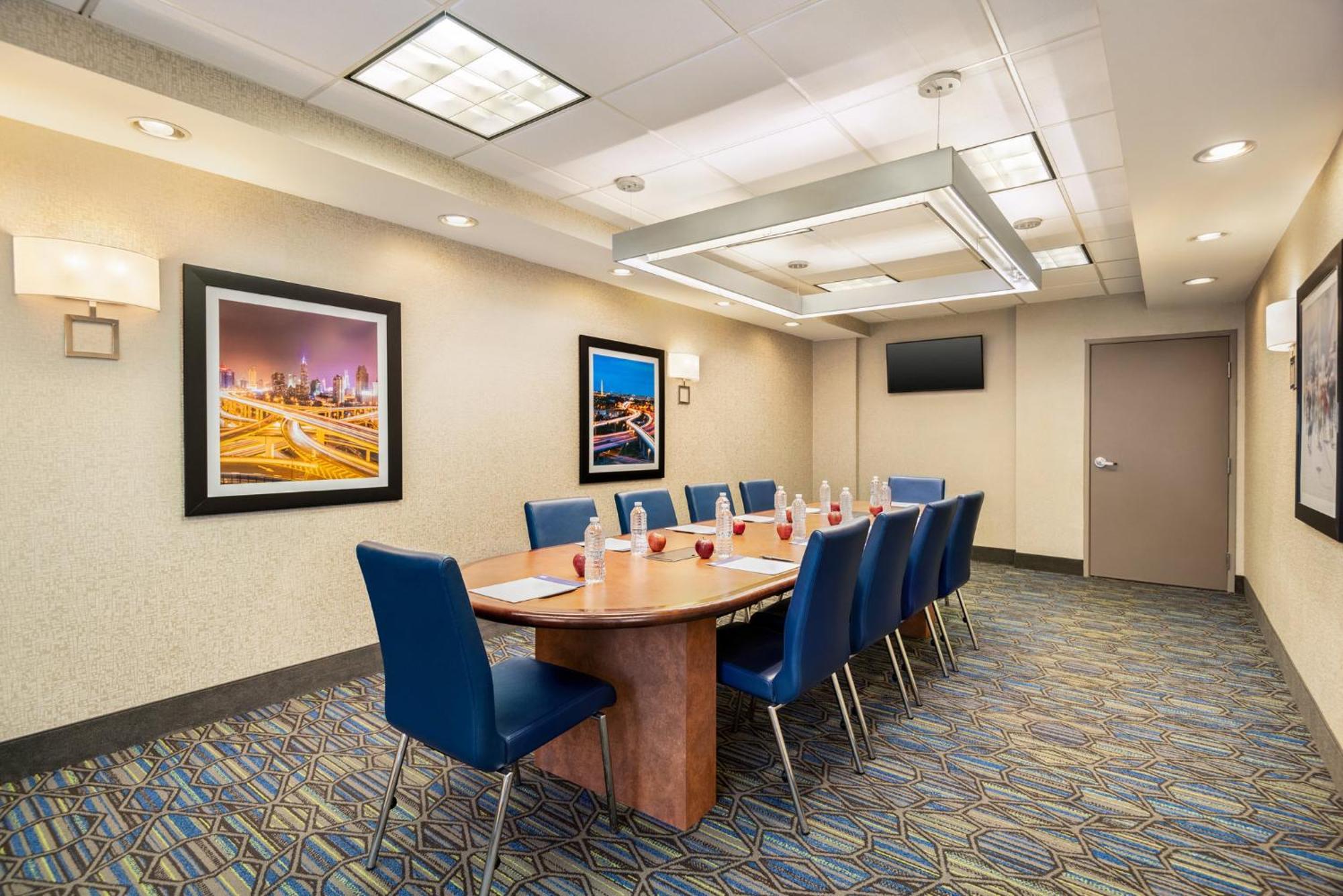 Holiday Inn Express Hotel & Suites Fredericksburg By Ihg Dış mekan fotoğraf