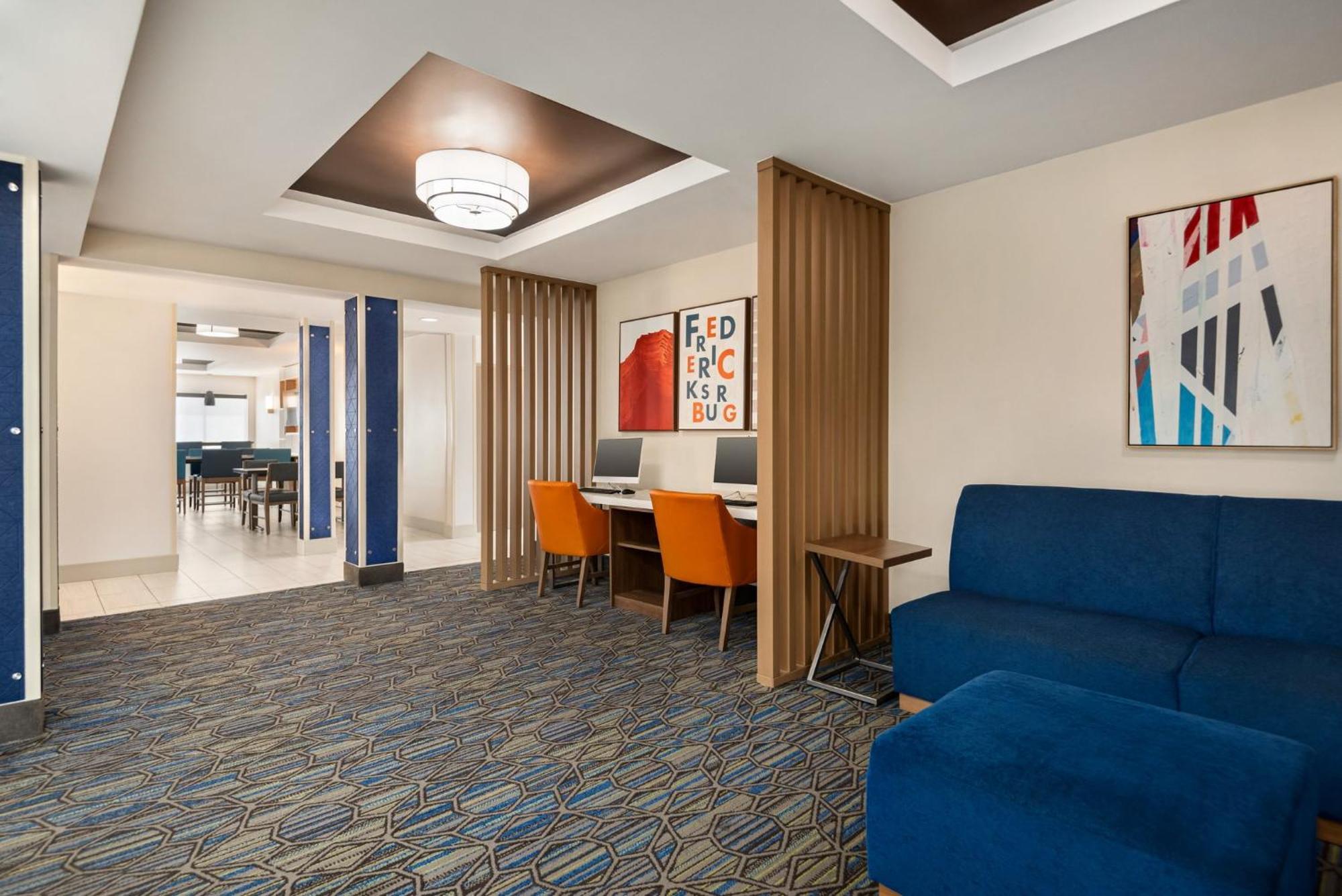 Holiday Inn Express Hotel & Suites Fredericksburg By Ihg Dış mekan fotoğraf