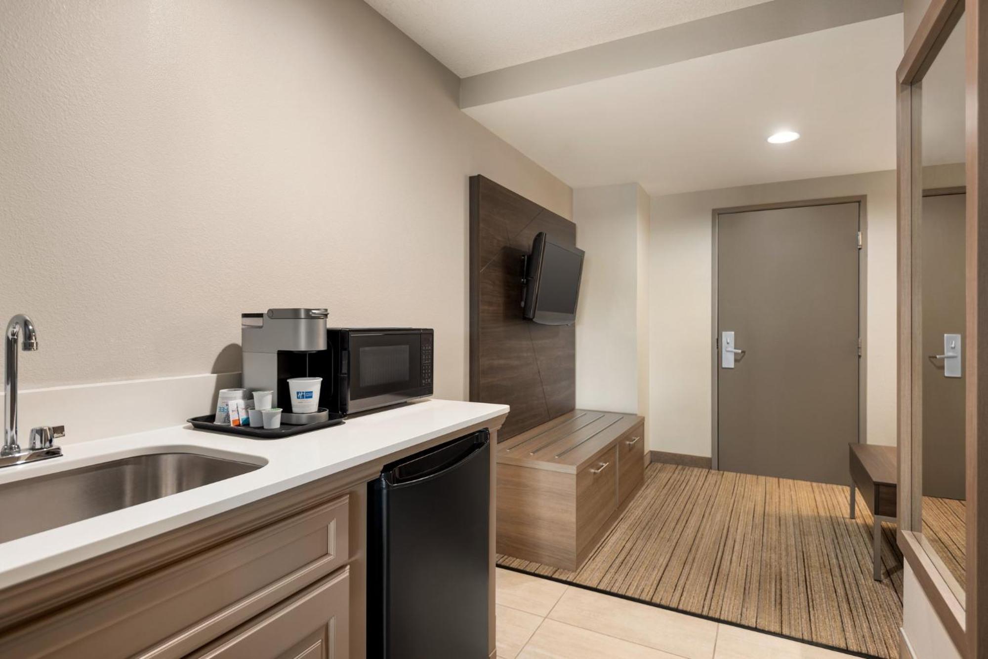 Holiday Inn Express Hotel & Suites Fredericksburg By Ihg Dış mekan fotoğraf