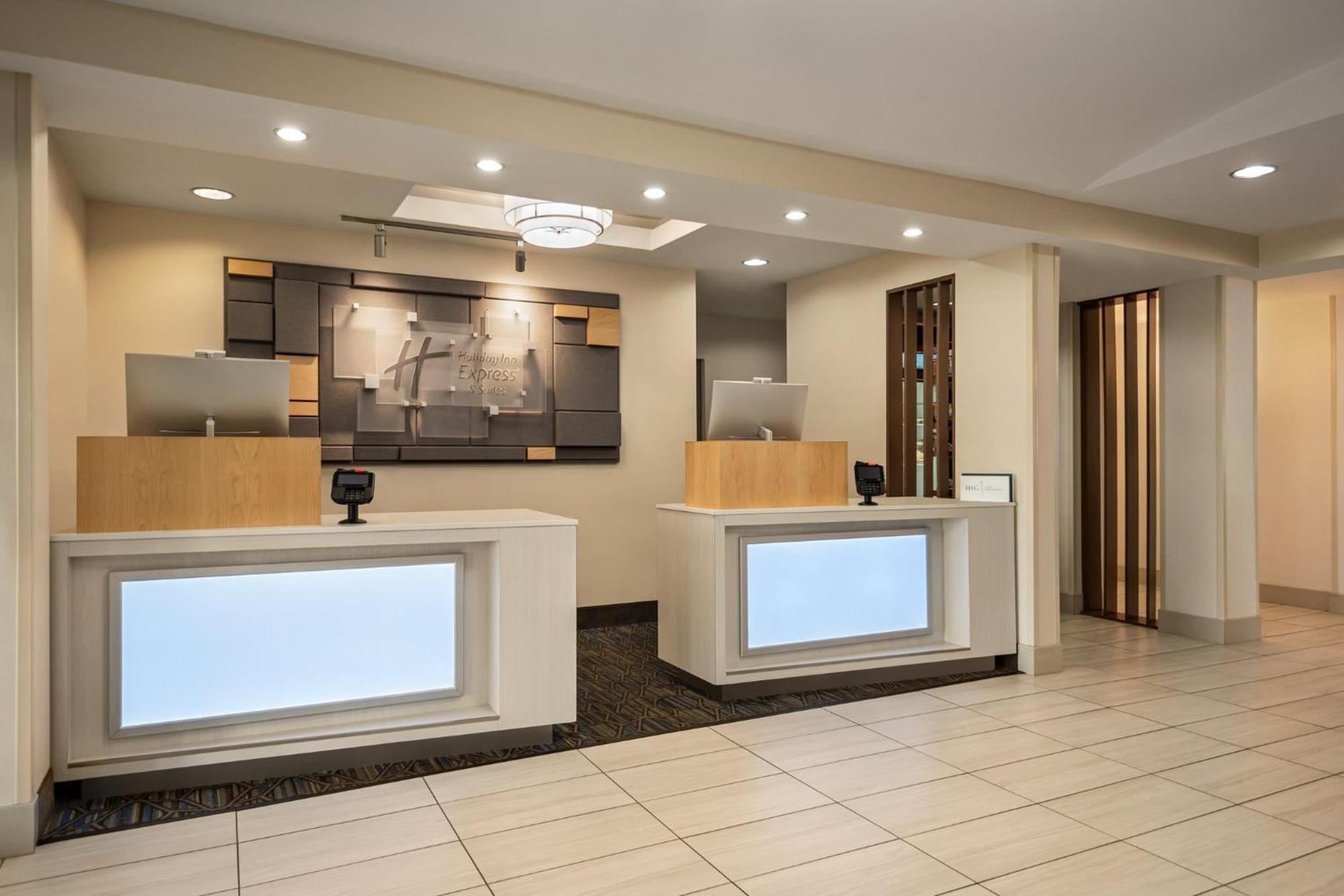 Holiday Inn Express Hotel & Suites Fredericksburg By Ihg Dış mekan fotoğraf