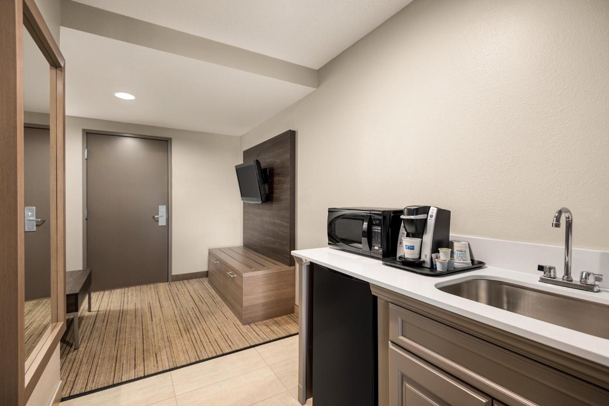 Holiday Inn Express Hotel & Suites Fredericksburg By Ihg Dış mekan fotoğraf