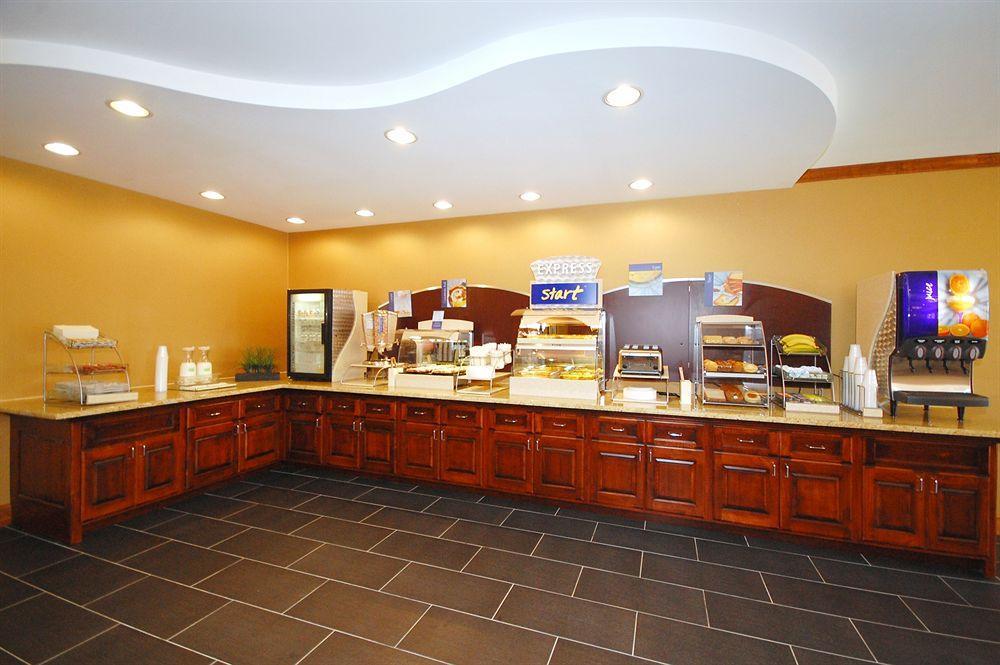Holiday Inn Express Hotel & Suites Fredericksburg By Ihg Dış mekan fotoğraf