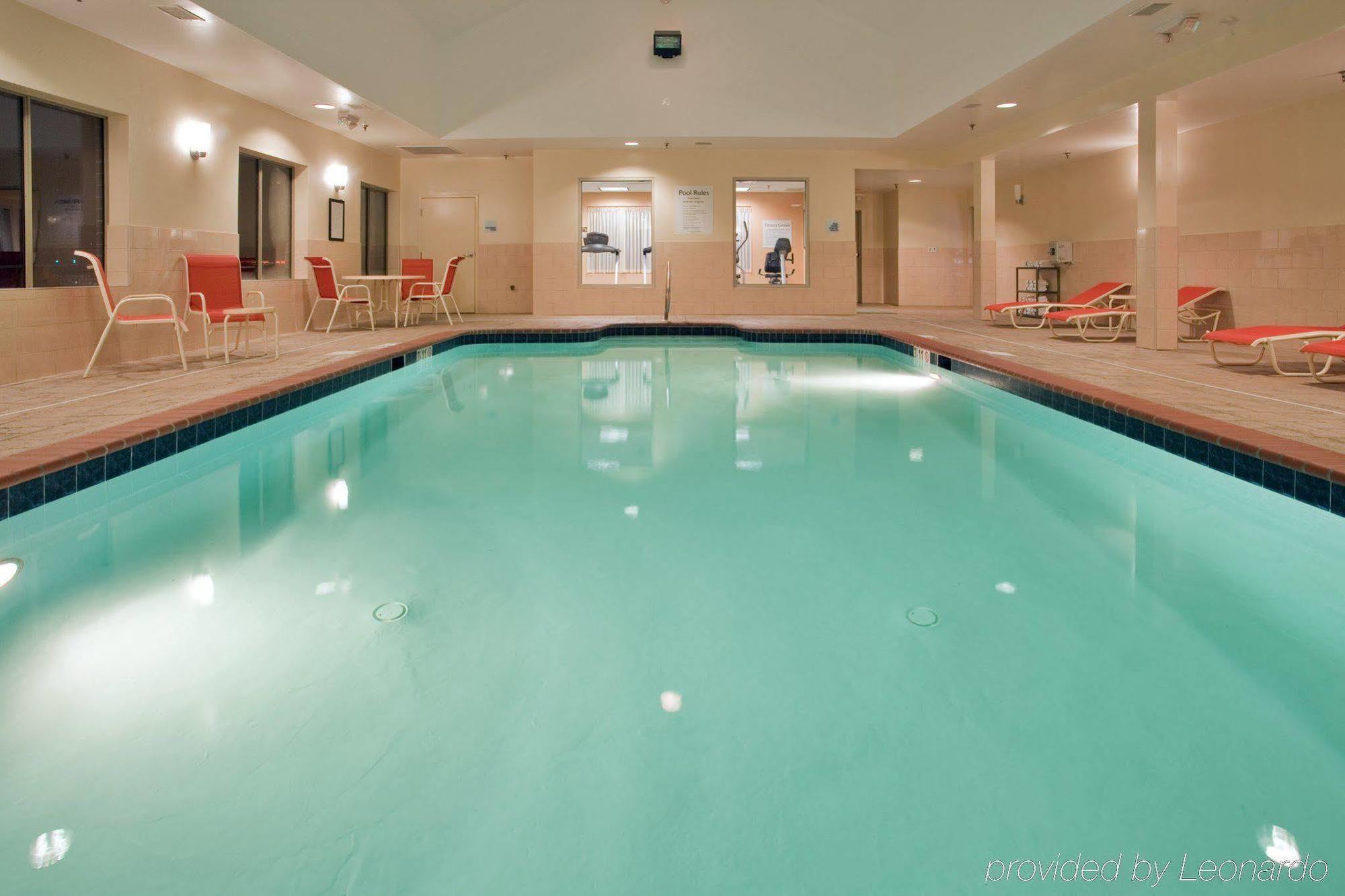 Holiday Inn Express Hotel & Suites Fredericksburg By Ihg Dış mekan fotoğraf