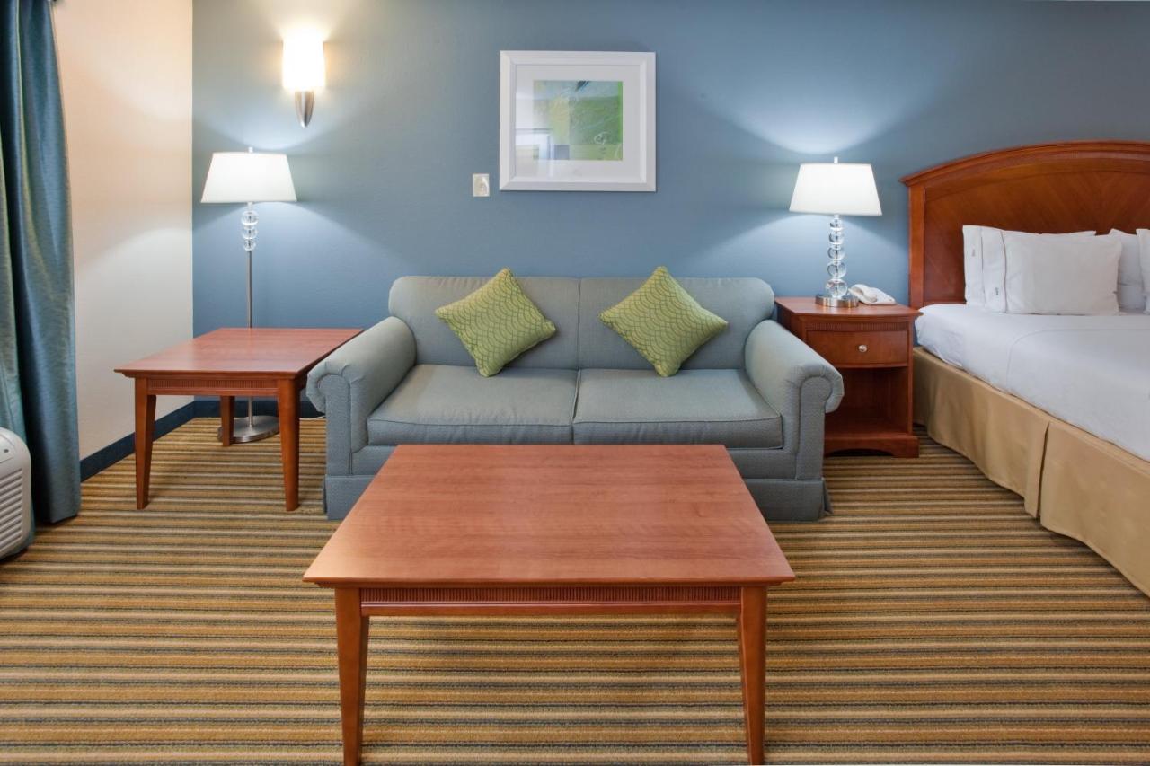 Holiday Inn Express Hotel & Suites Fredericksburg By Ihg Dış mekan fotoğraf